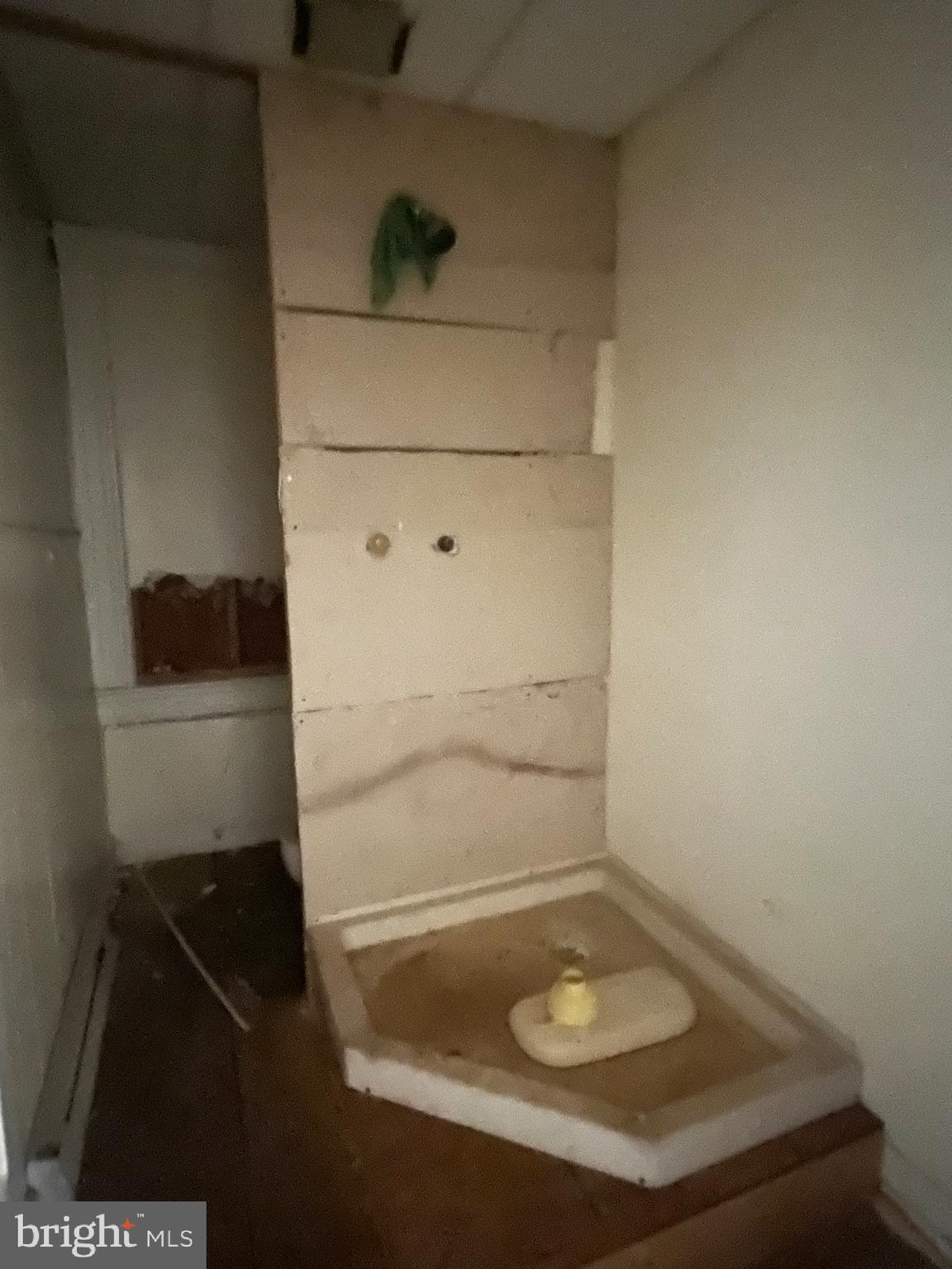 ELLWOOD PARK - Commercial Sale