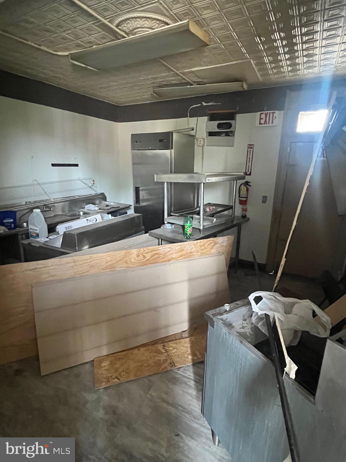 ELLWOOD PARK - Commercial Sale