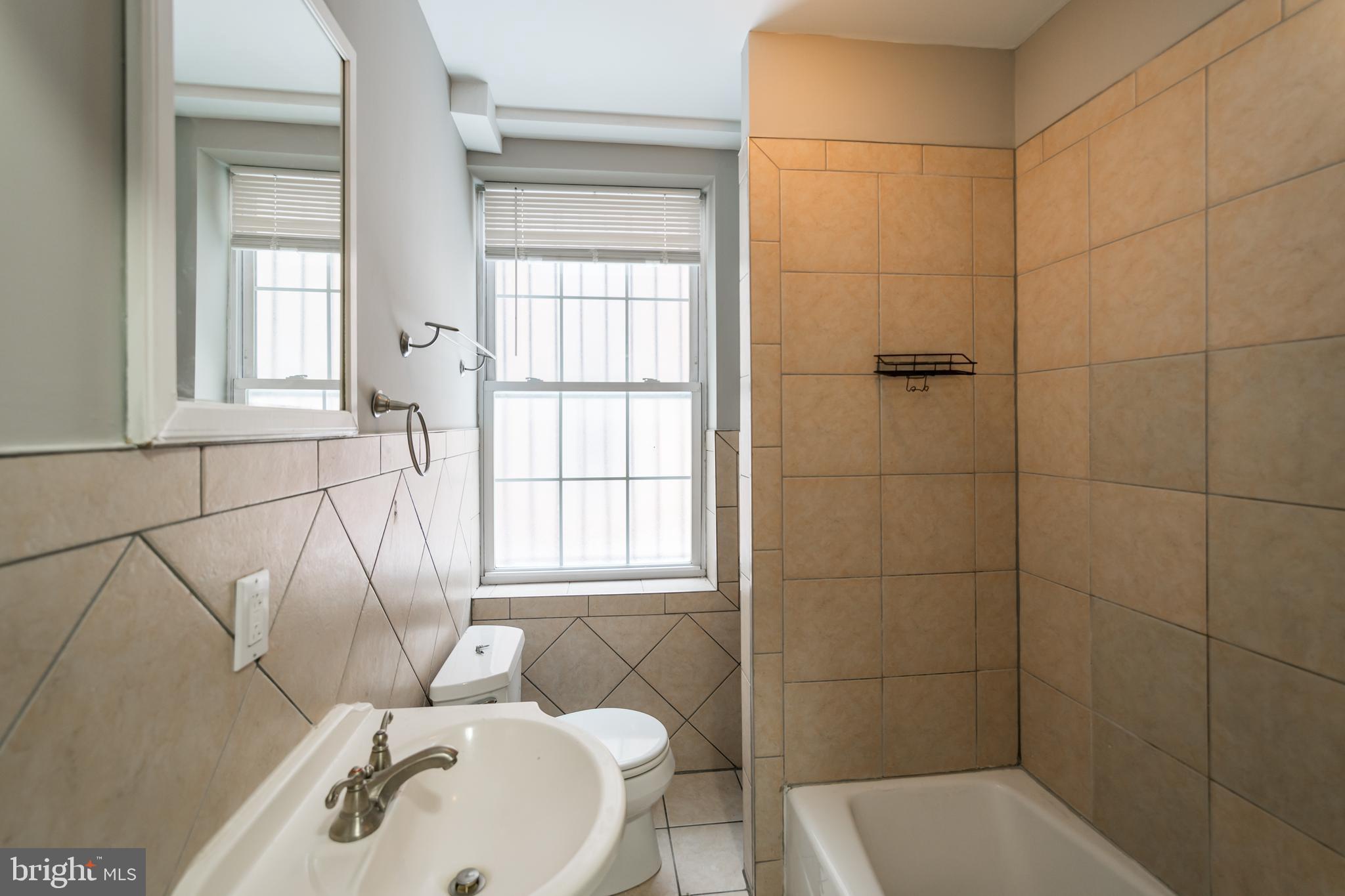 FAIRMOUNT - Residential Lease