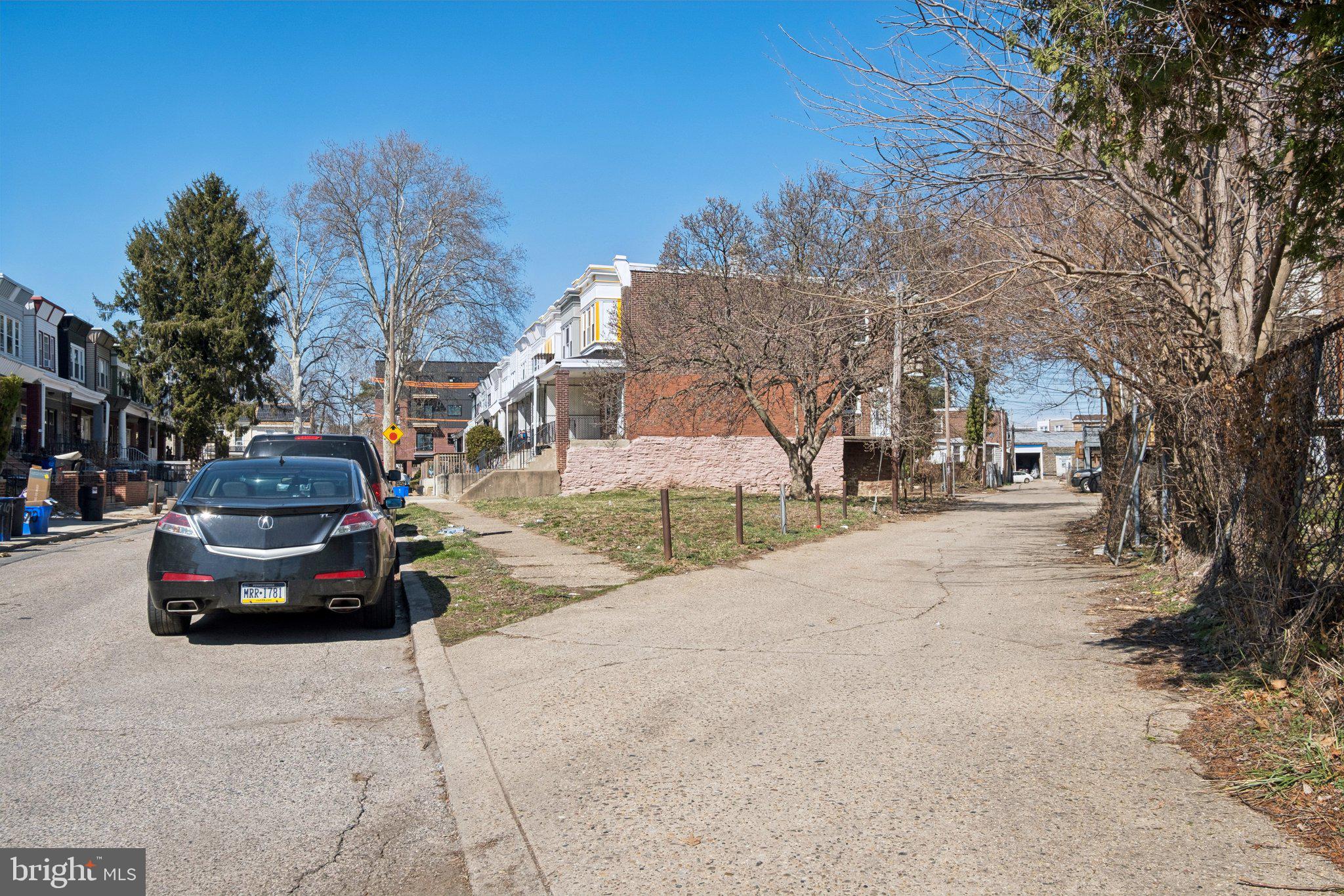 WEST OAK LANE - Land