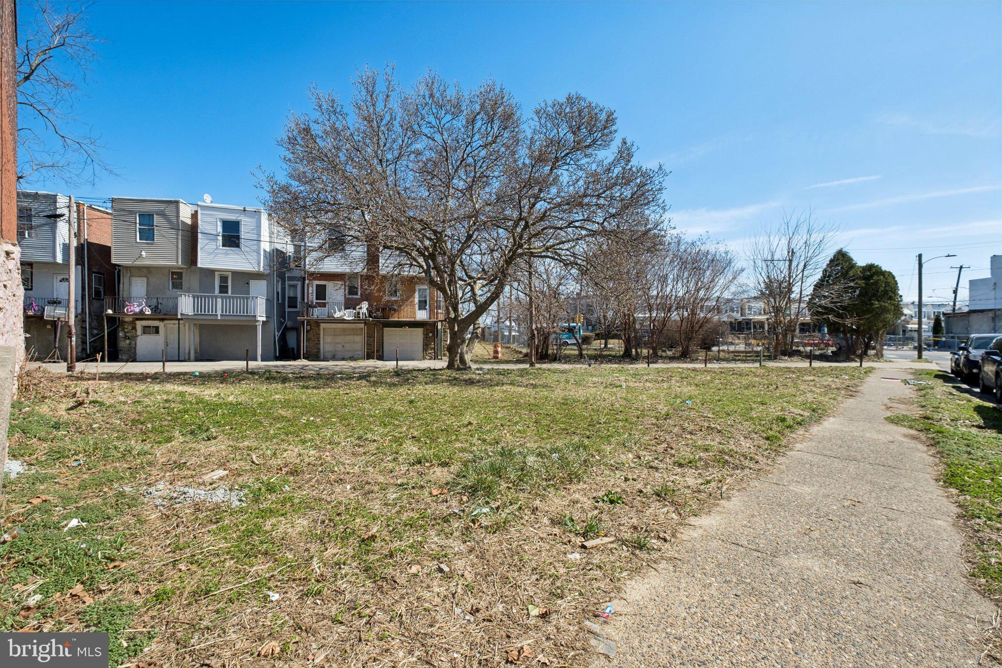 WEST OAK LANE - Land