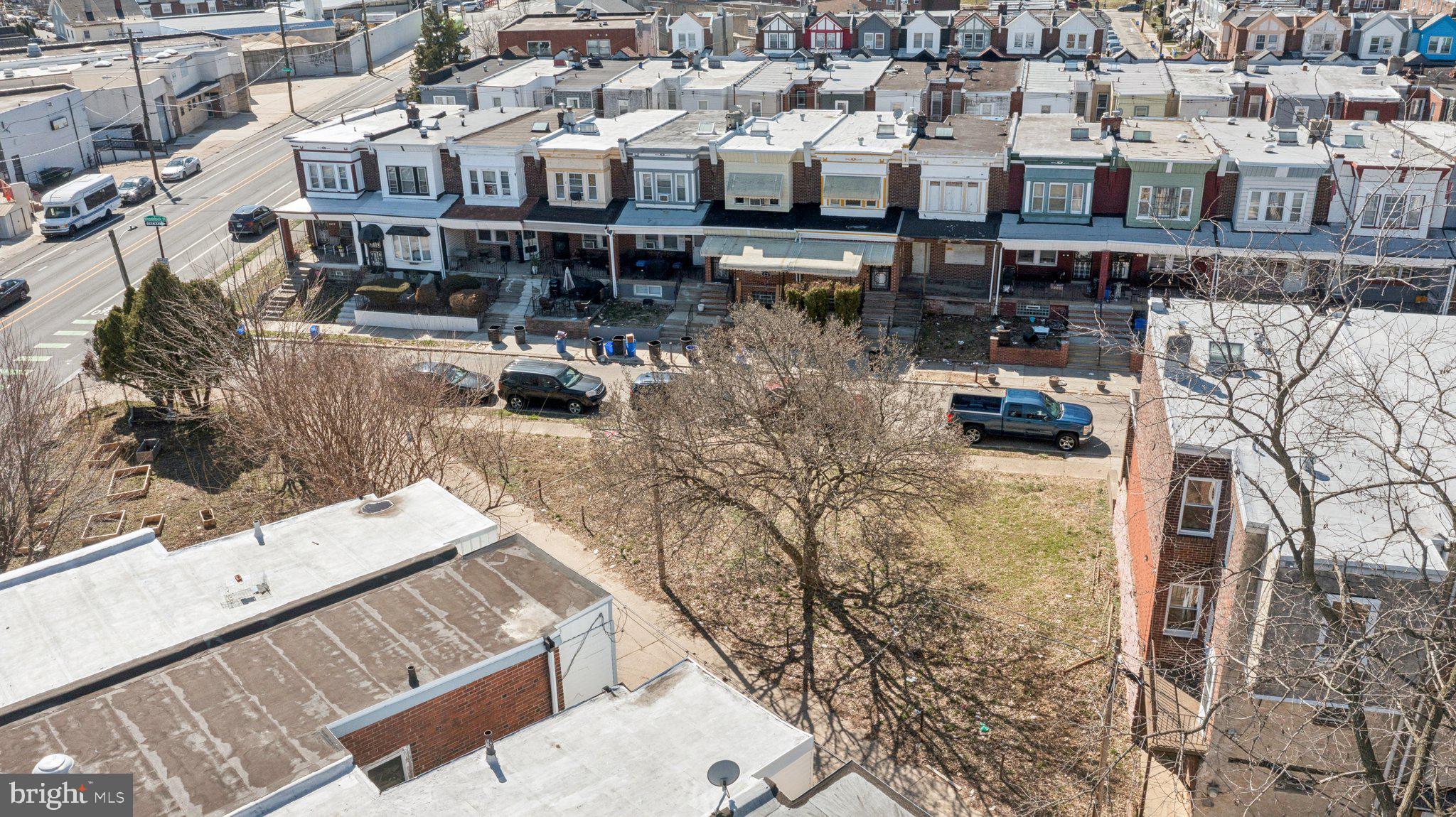 WEST OAK LANE - Land