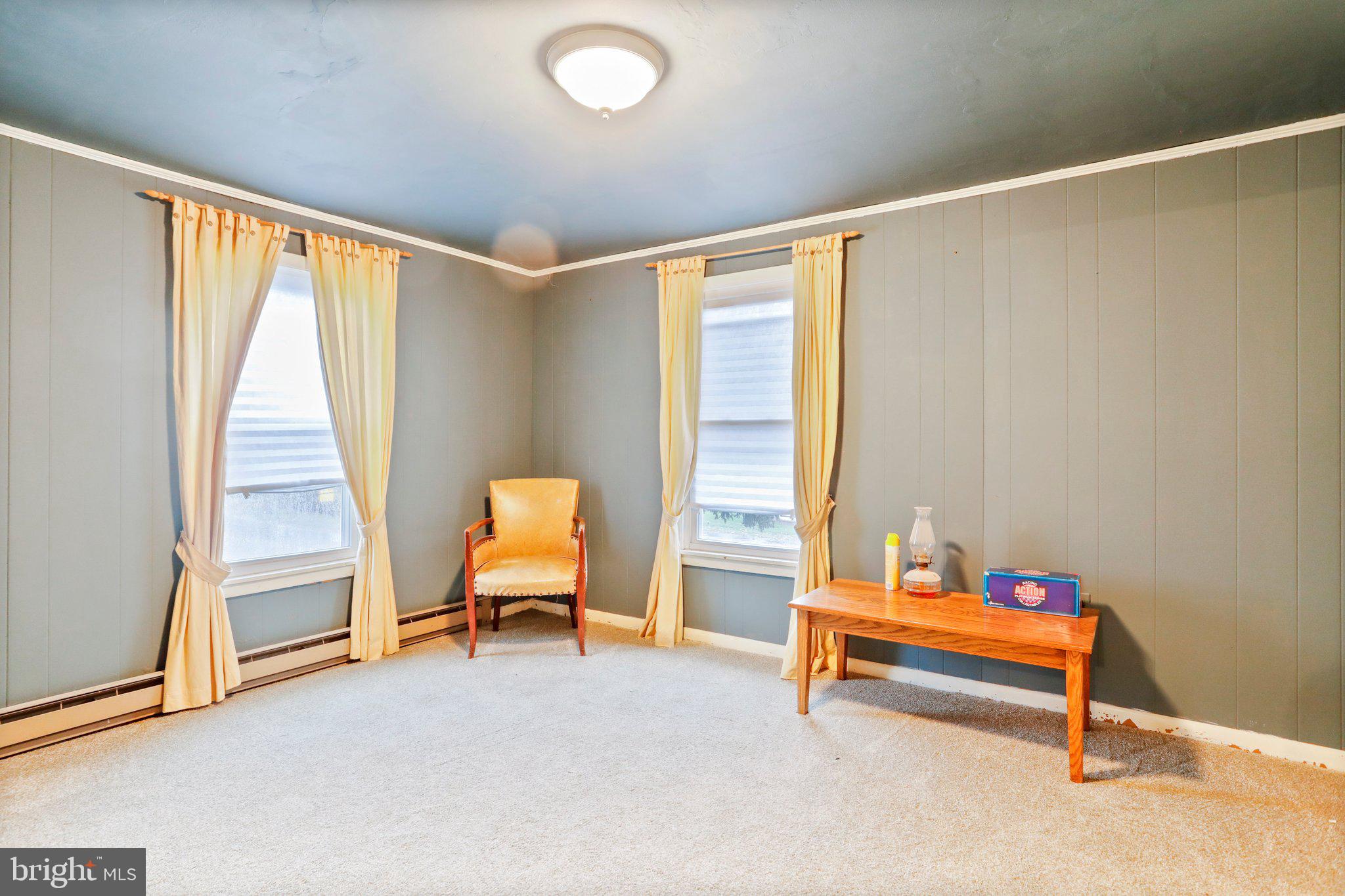 MAUGANSVILLE - Residential