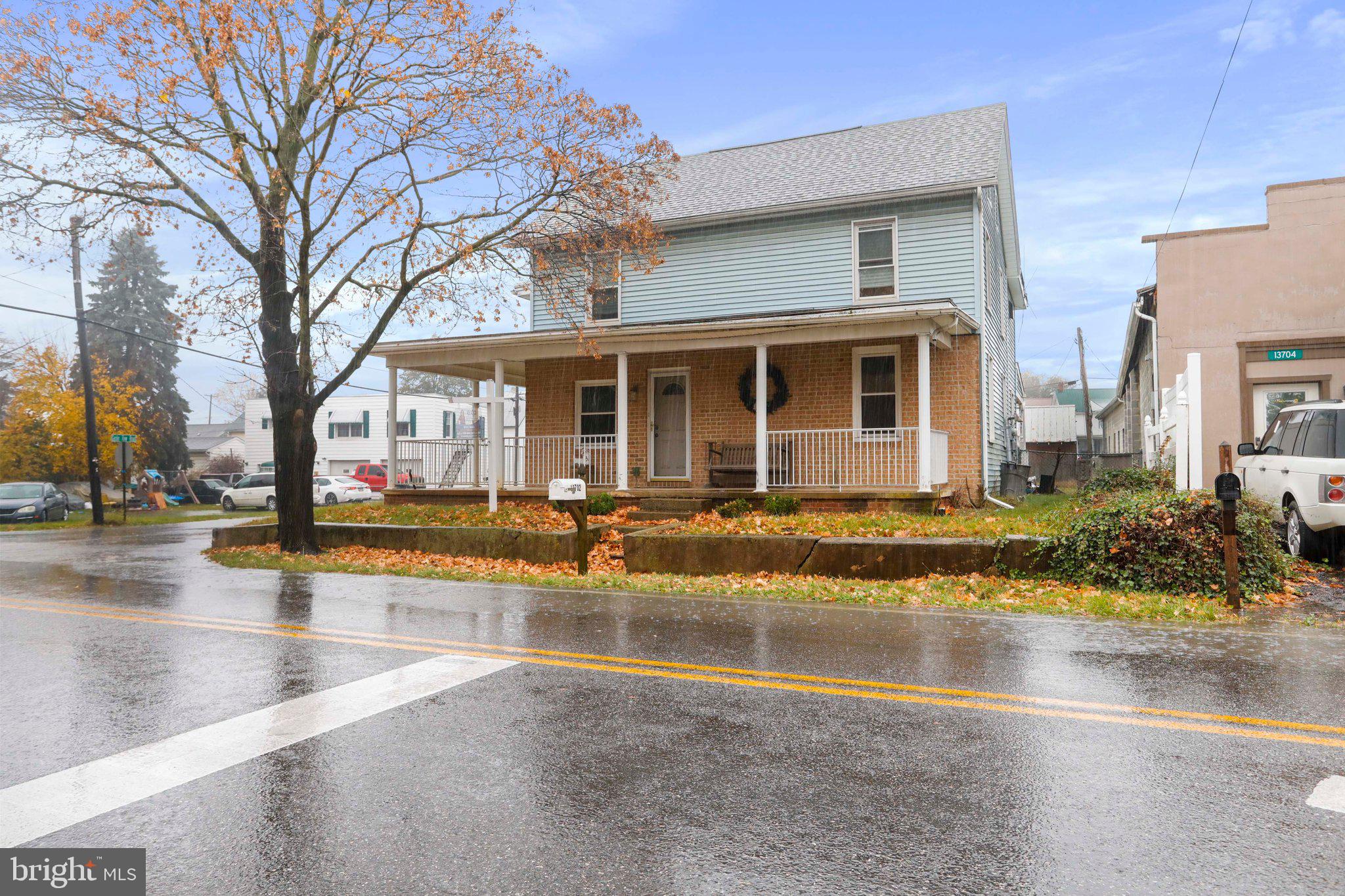 MAUGANSVILLE - Residential