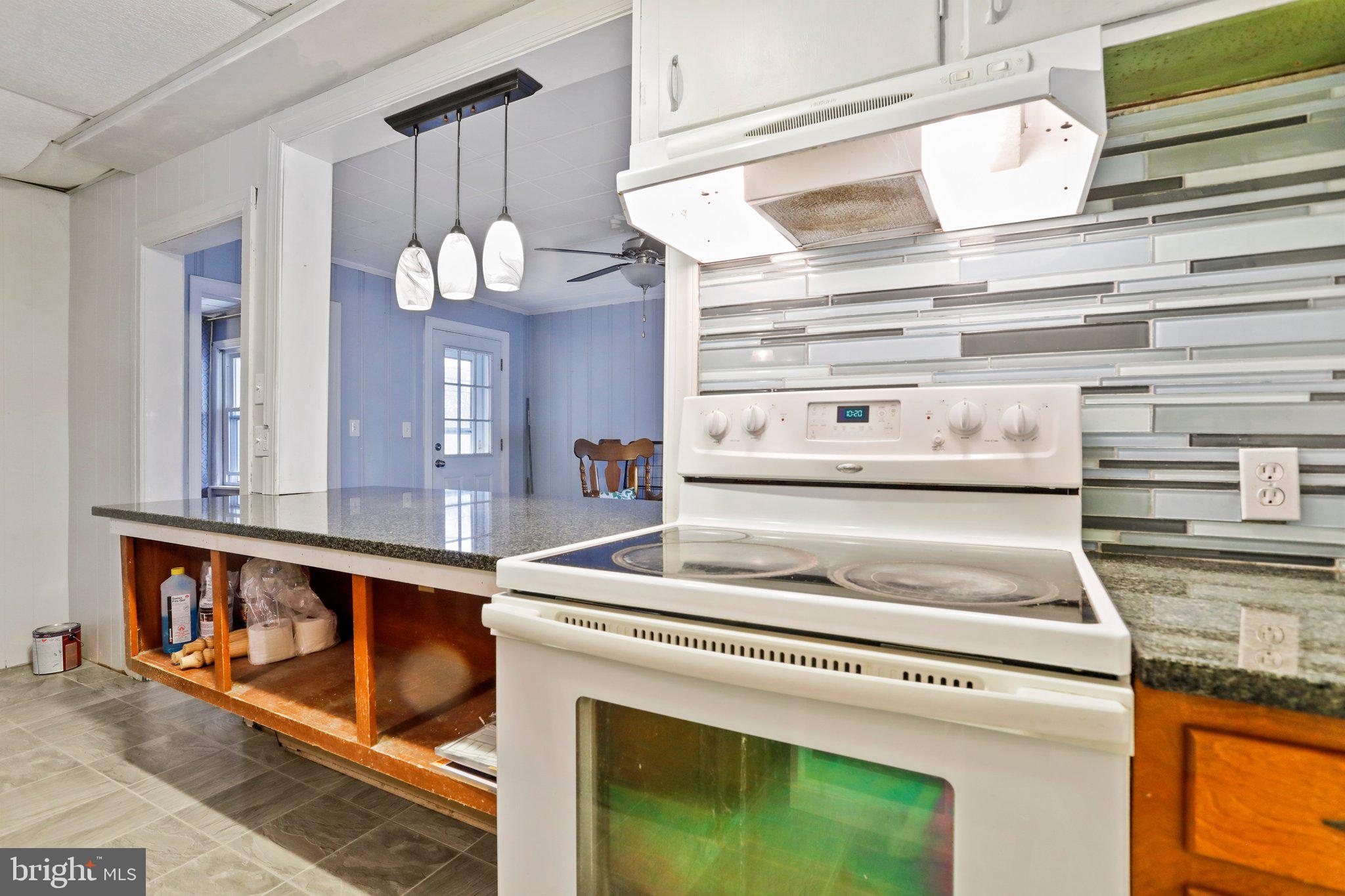 MAUGANSVILLE - Residential