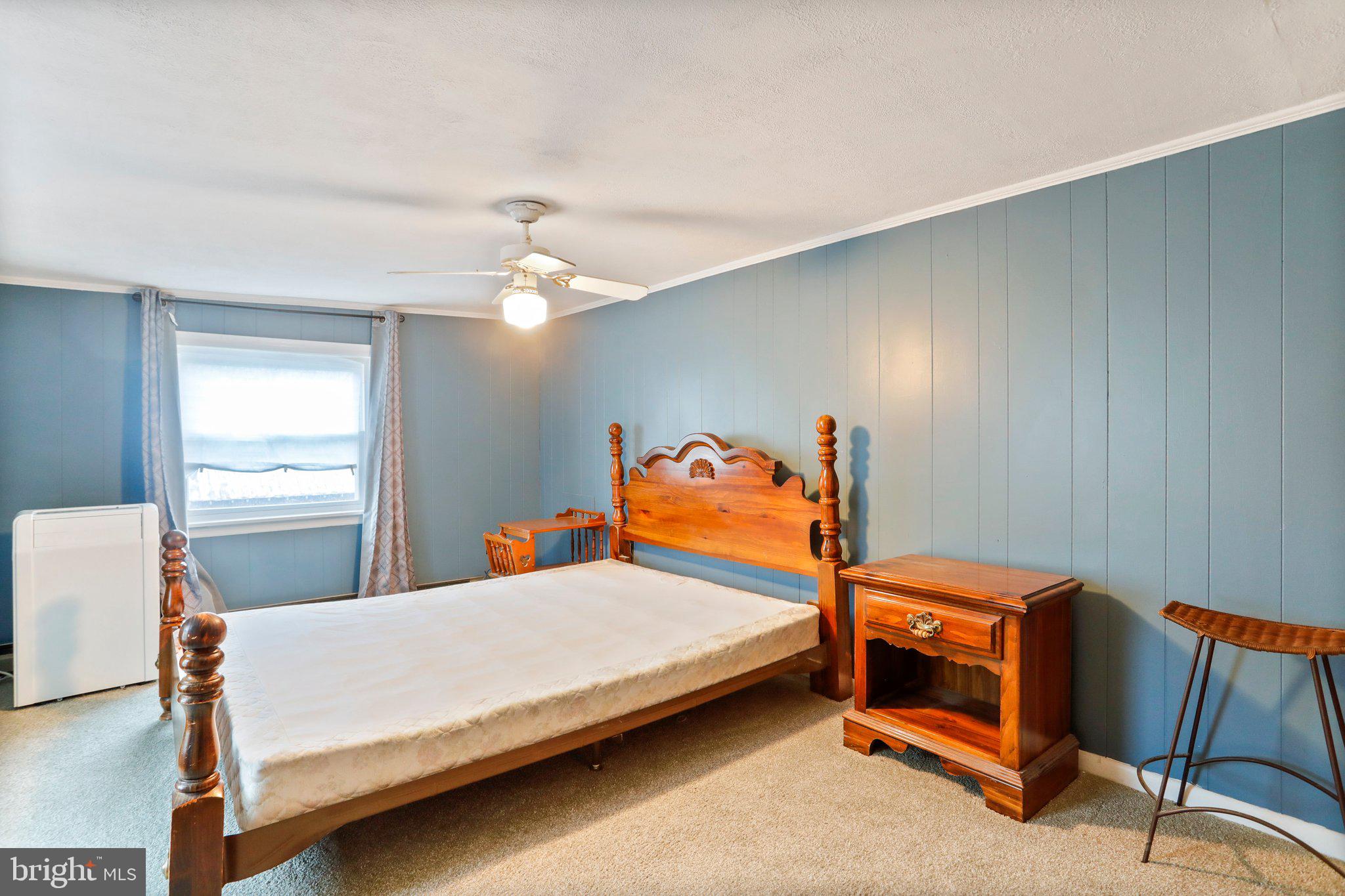 MAUGANSVILLE - Residential