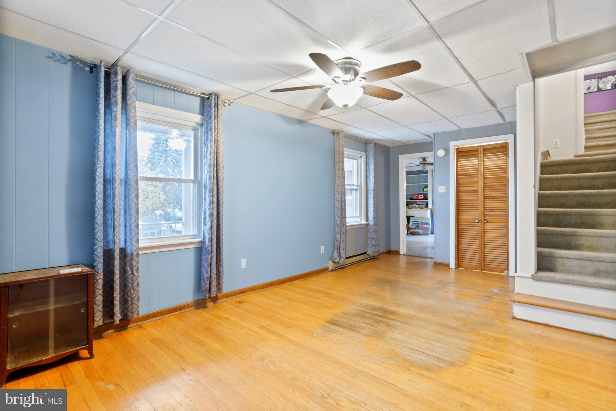 MAUGANSVILLE - Residential