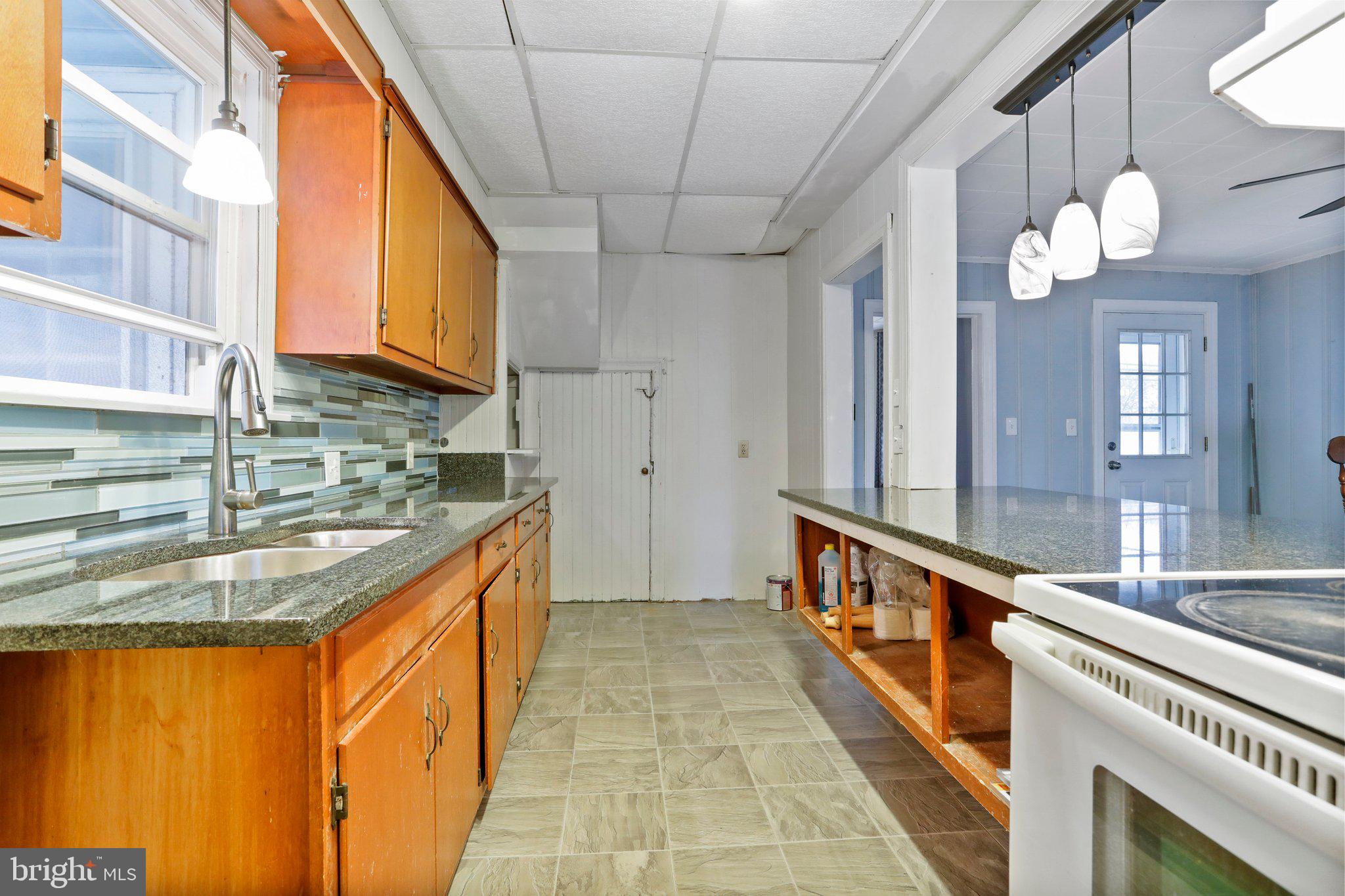 MAUGANSVILLE - Residential