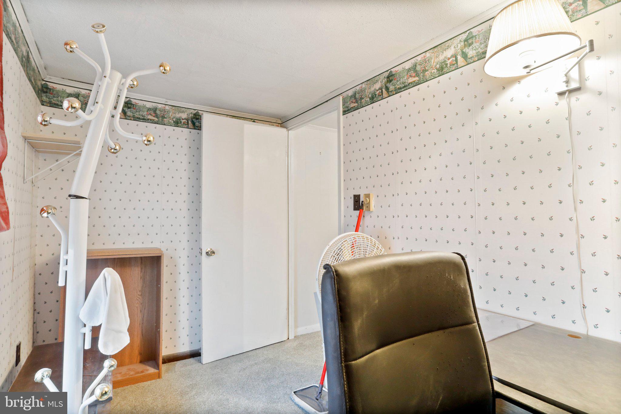 MAUGANSVILLE - Residential