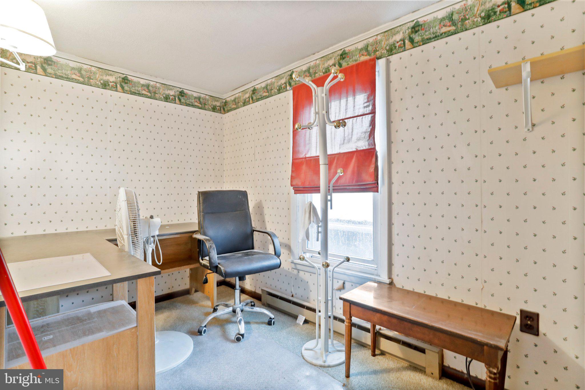 MAUGANSVILLE - Residential