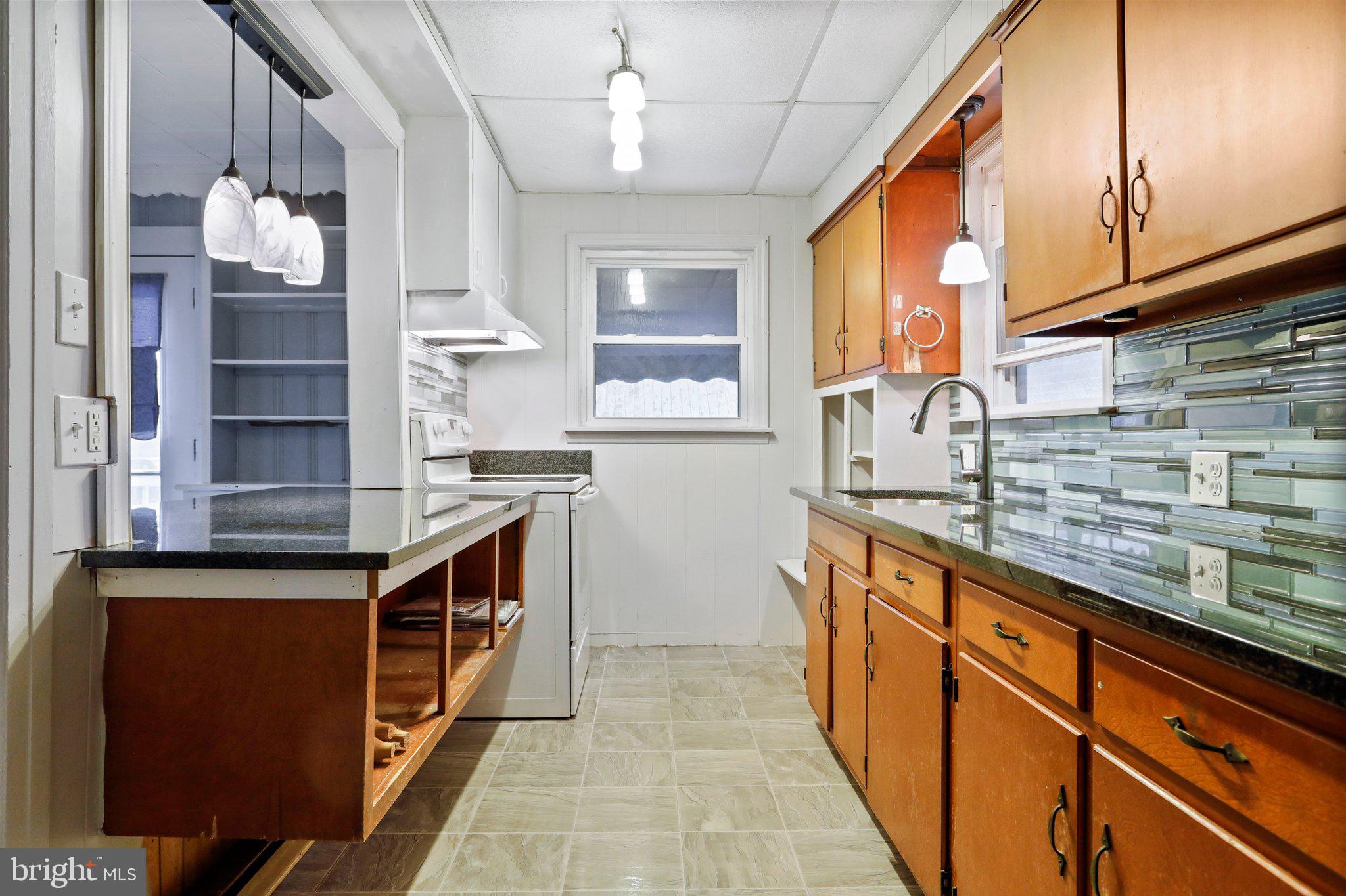 MAUGANSVILLE - Residential