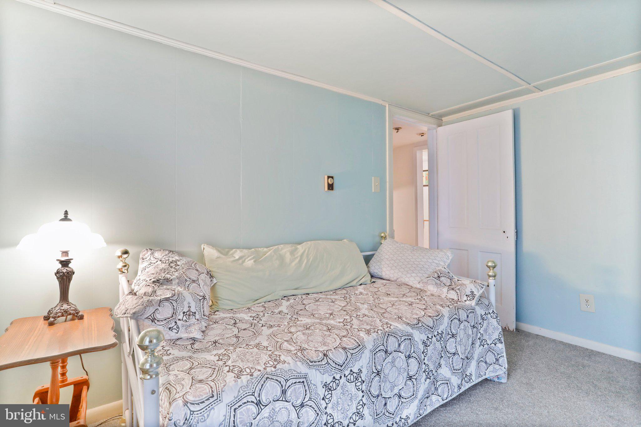 MAUGANSVILLE - Residential