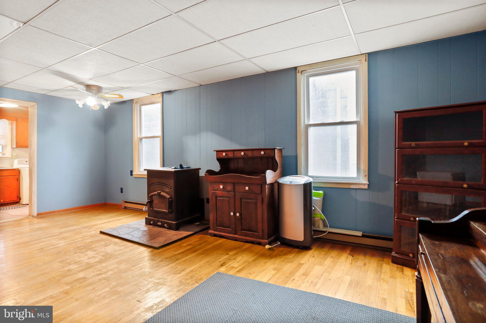 MAUGANSVILLE - Residential