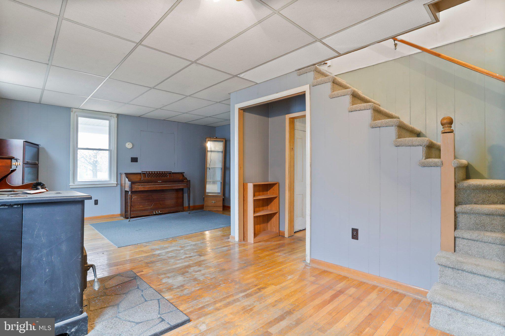 MAUGANSVILLE - Residential