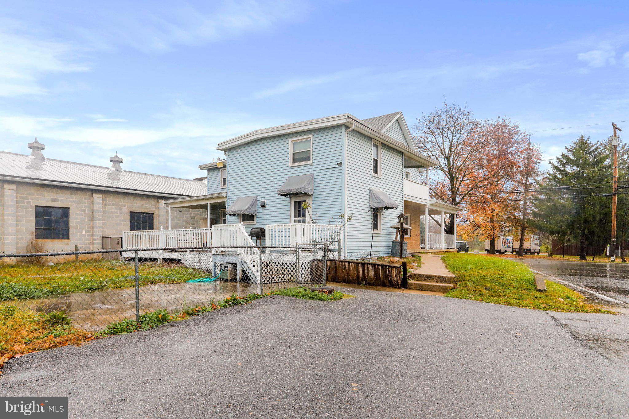 MAUGANSVILLE - Residential