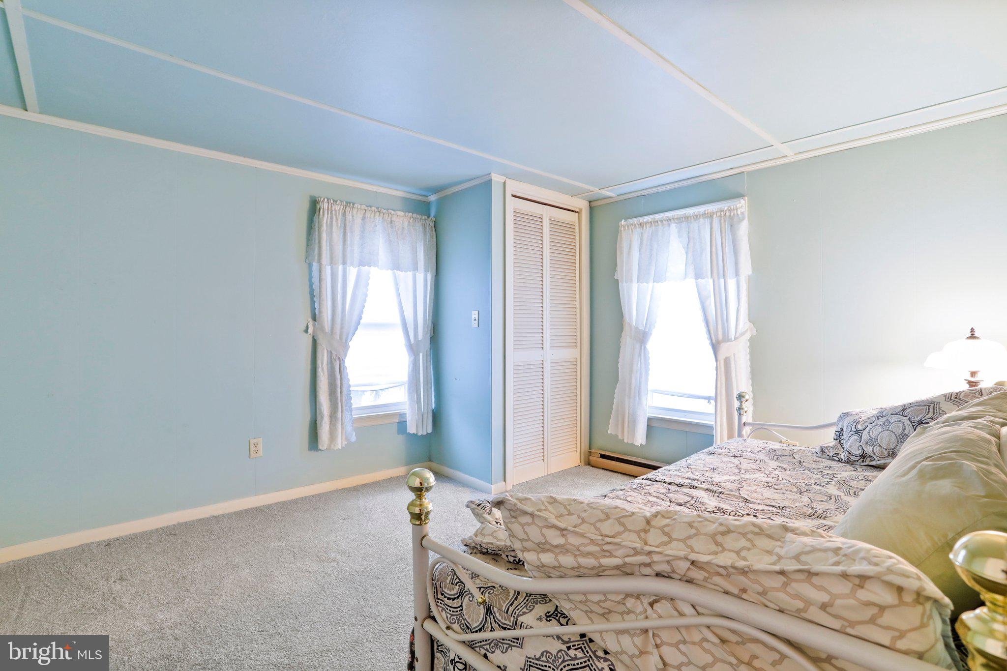 MAUGANSVILLE - Residential