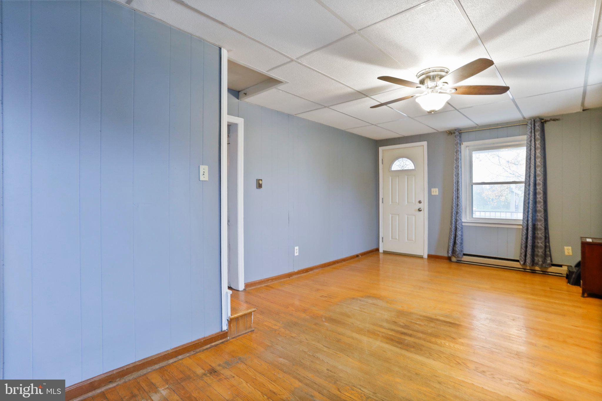 MAUGANSVILLE - Residential