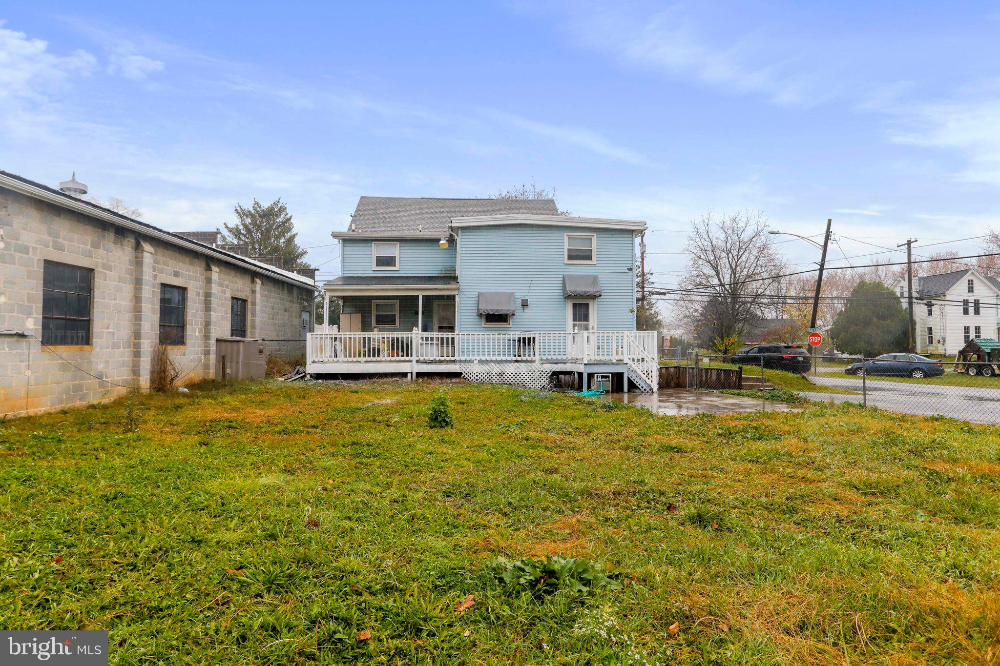 MAUGANSVILLE - Residential