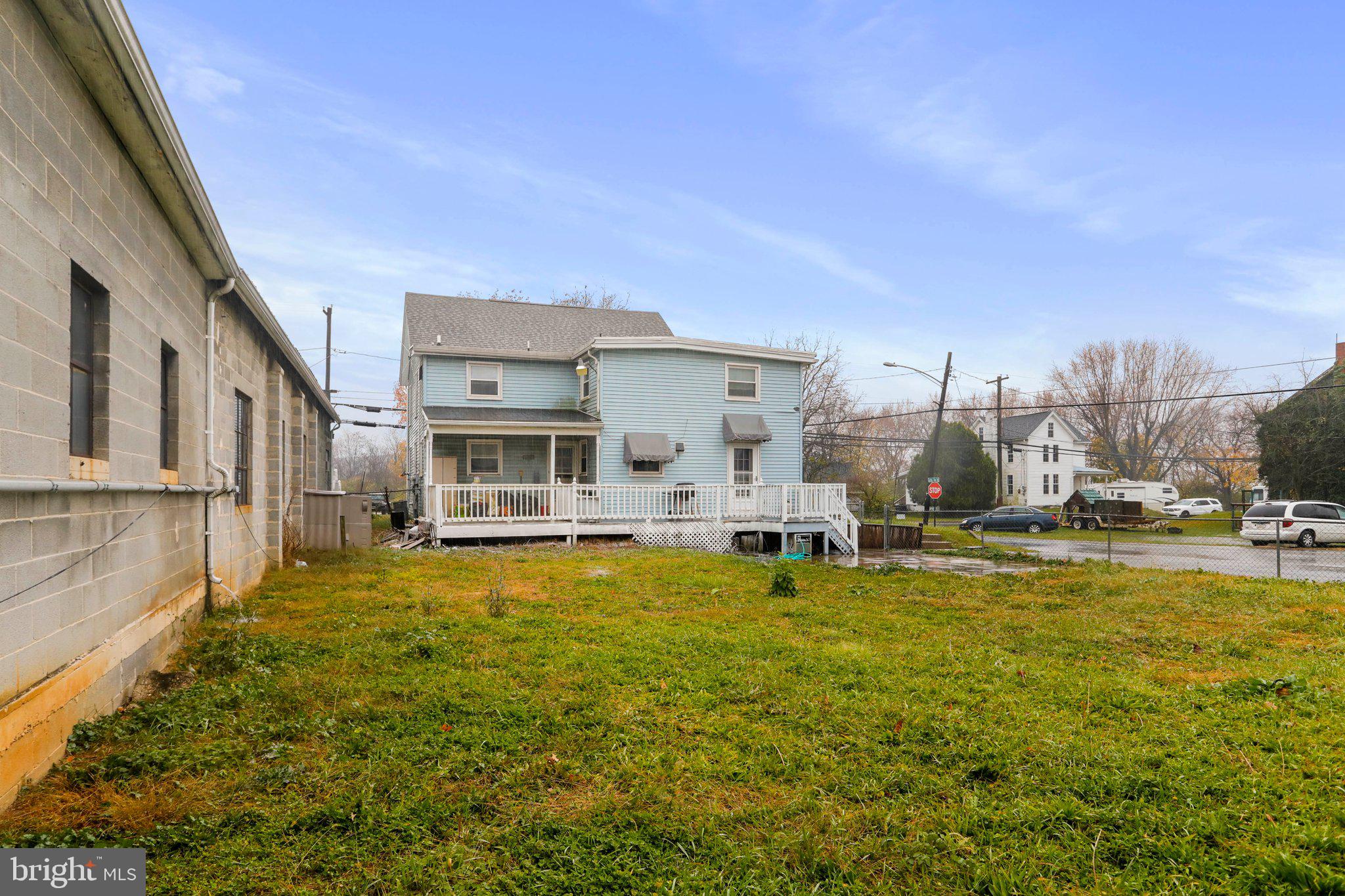 MAUGANSVILLE - Residential