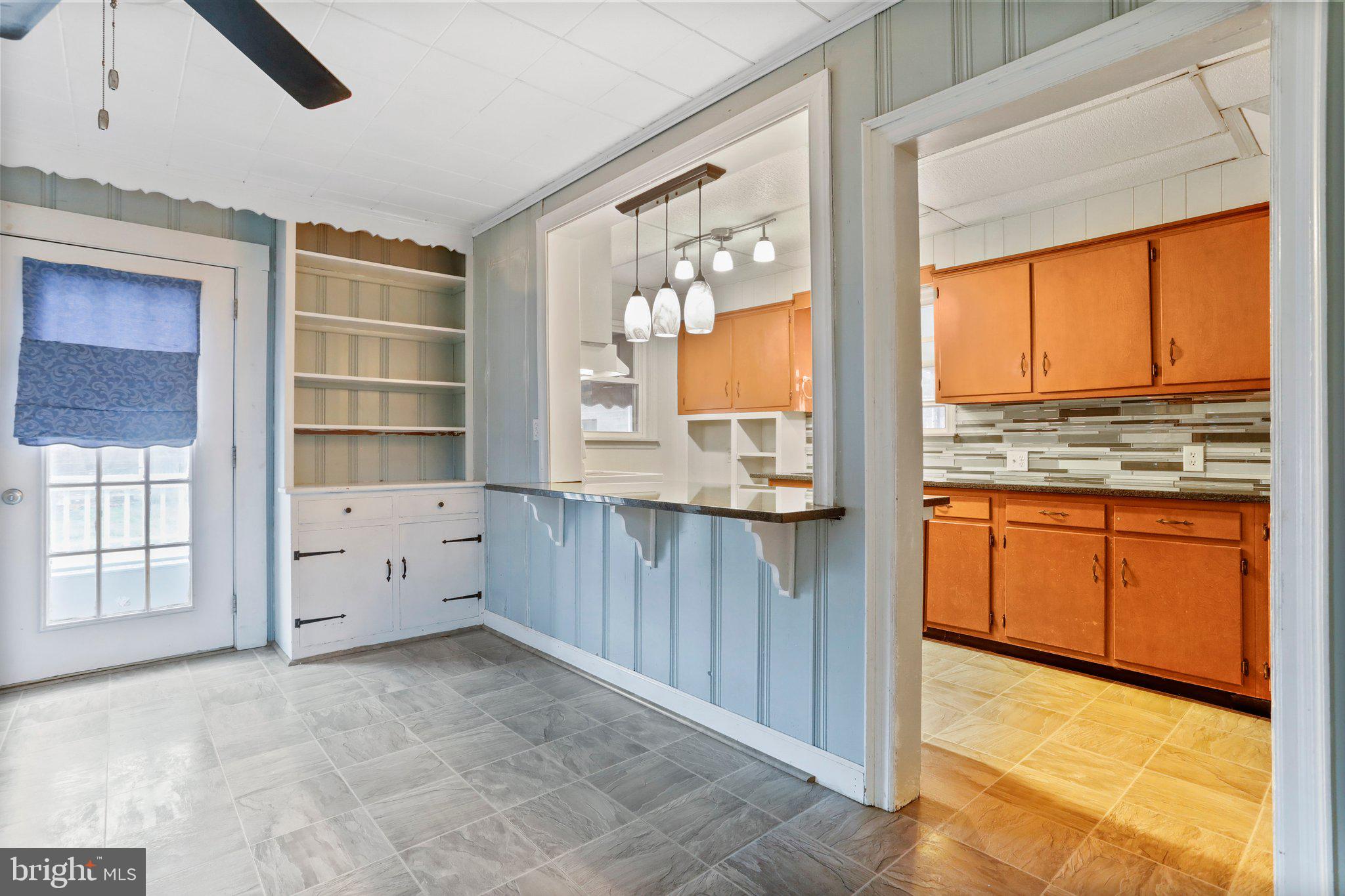 MAUGANSVILLE - Residential