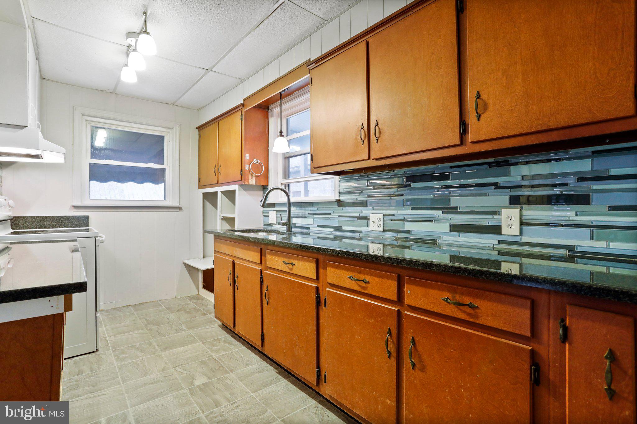 MAUGANSVILLE - Residential