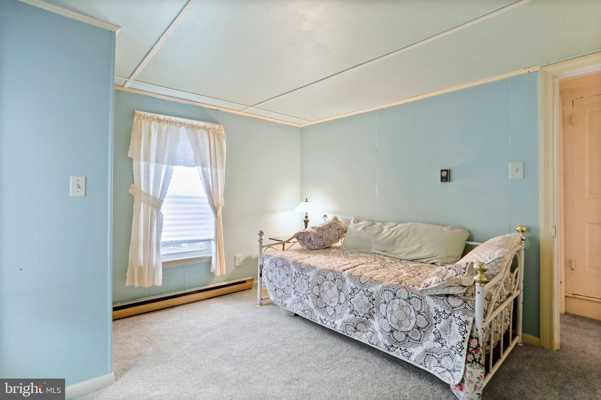 MAUGANSVILLE - Residential