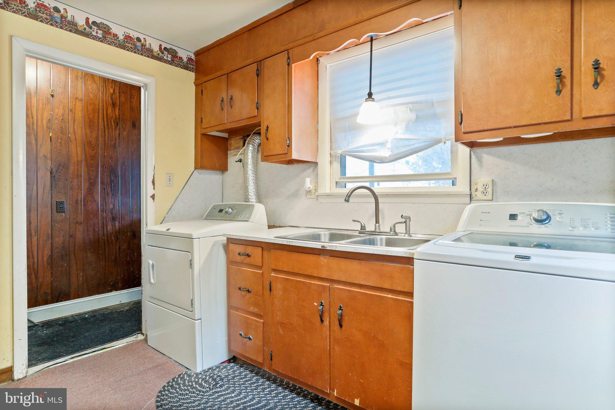 MAUGANSVILLE - Residential