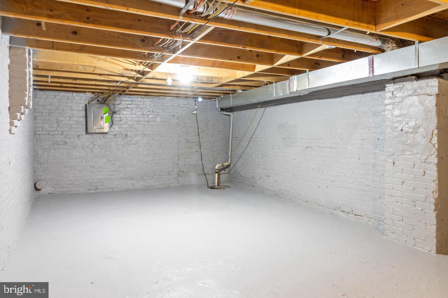 MONUMENT STREET BUSINESS DISTRICT - Residential Lease