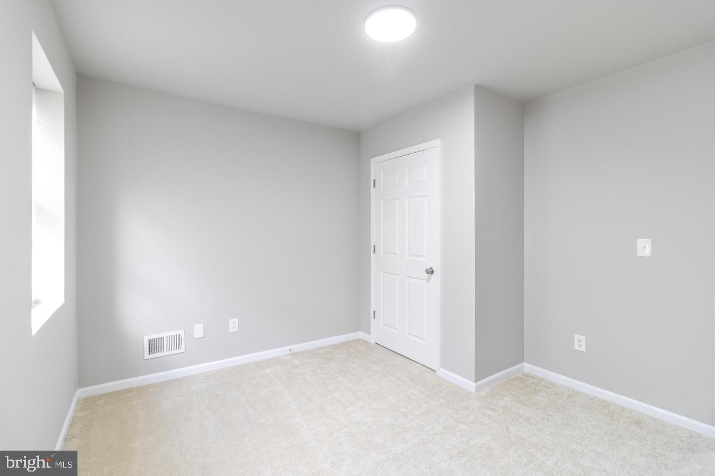 MONUMENT STREET BUSINESS DISTRICT - Residential Lease