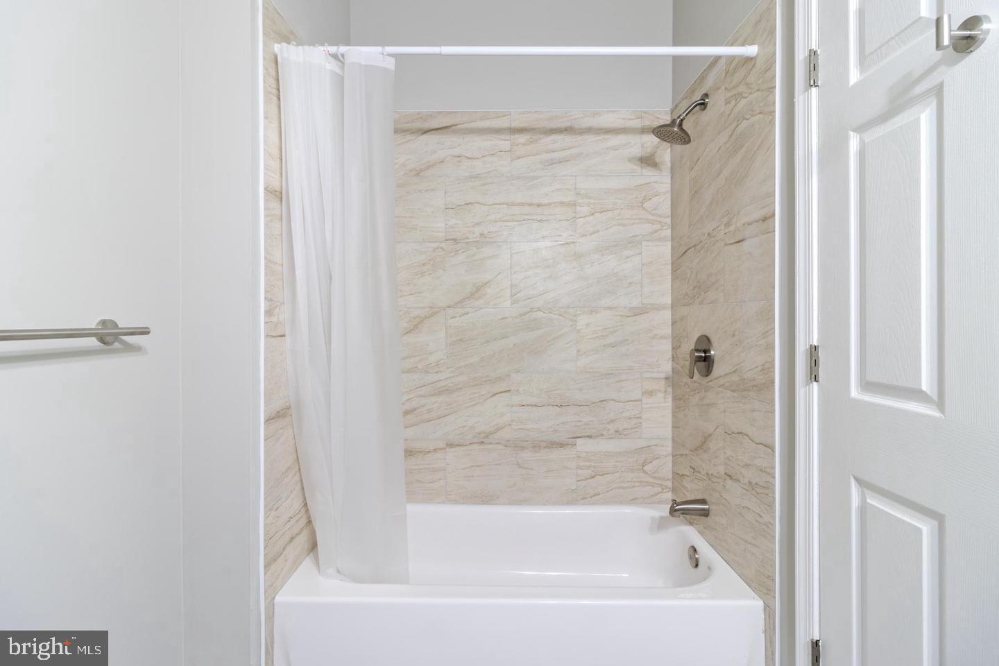 MONUMENT STREET BUSINESS DISTRICT - Residential Lease