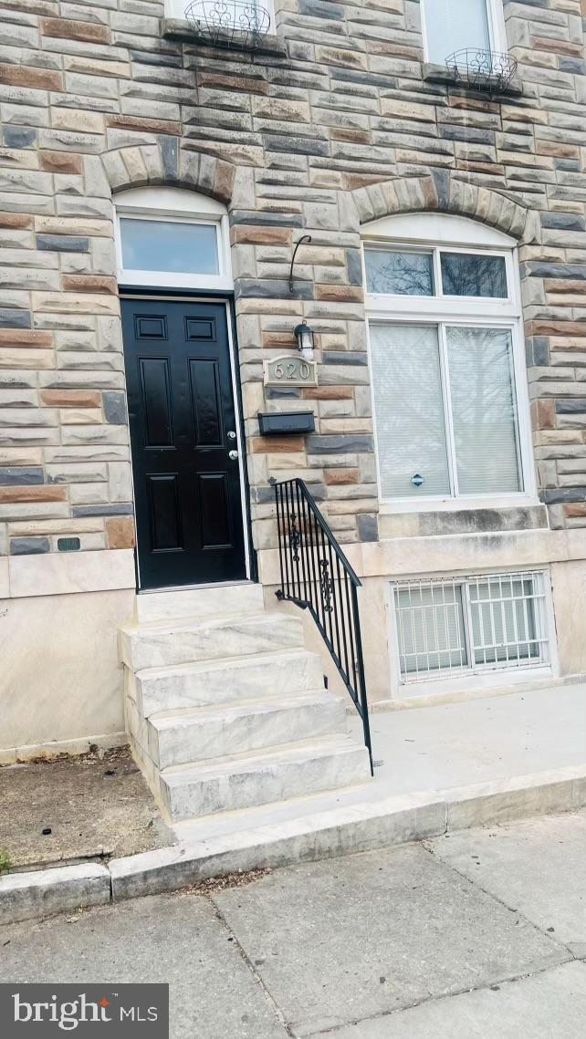 MONUMENT STREET BUSINESS DISTRICT - Residential Lease