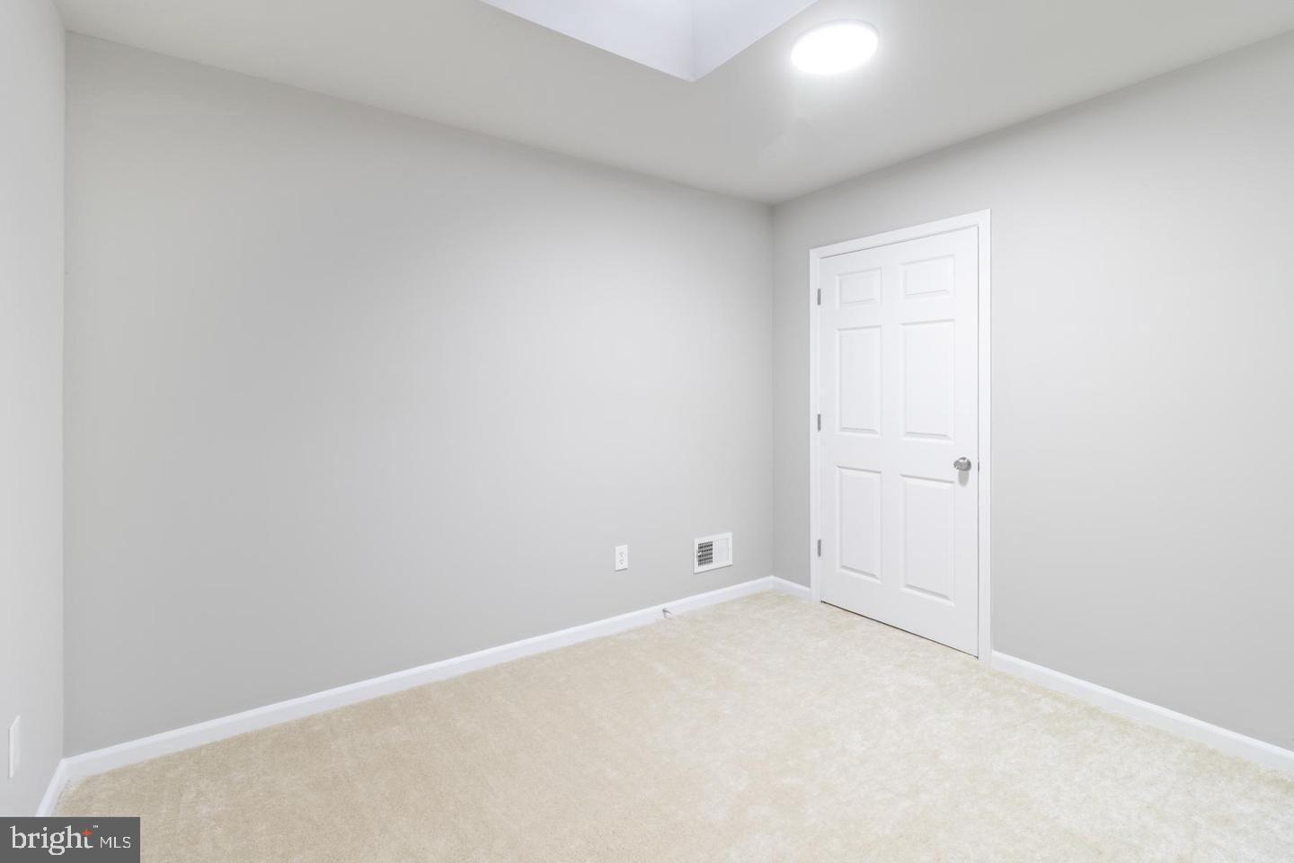 MONUMENT STREET BUSINESS DISTRICT - Residential Lease