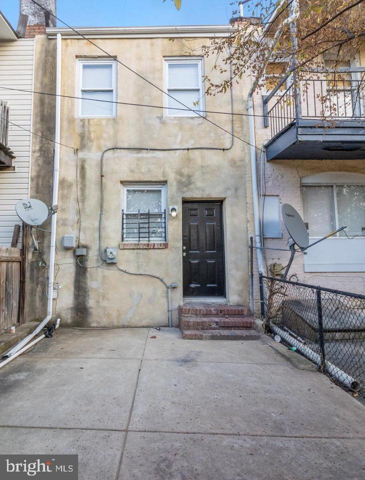 MONUMENT STREET BUSINESS DISTRICT - Residential Lease