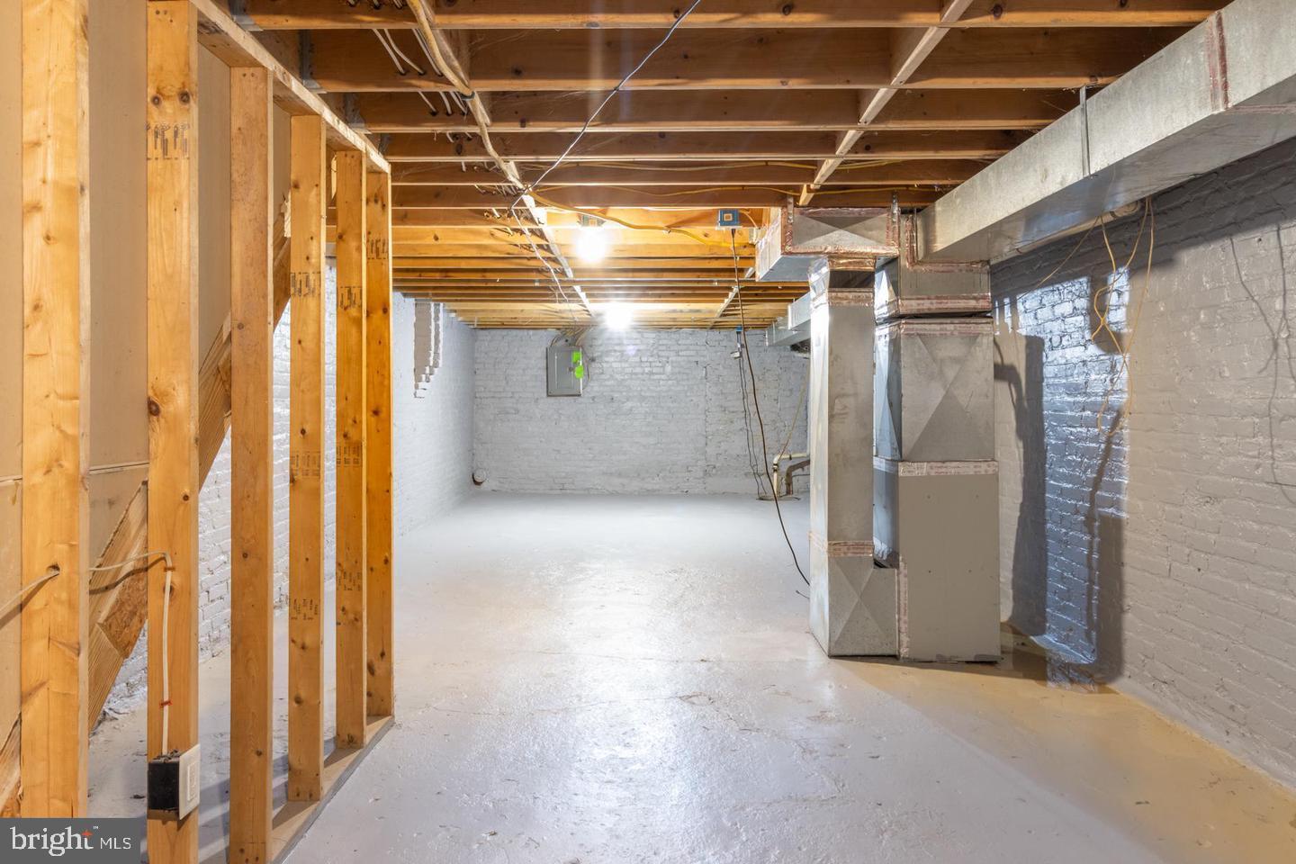 MONUMENT STREET BUSINESS DISTRICT - Residential Lease