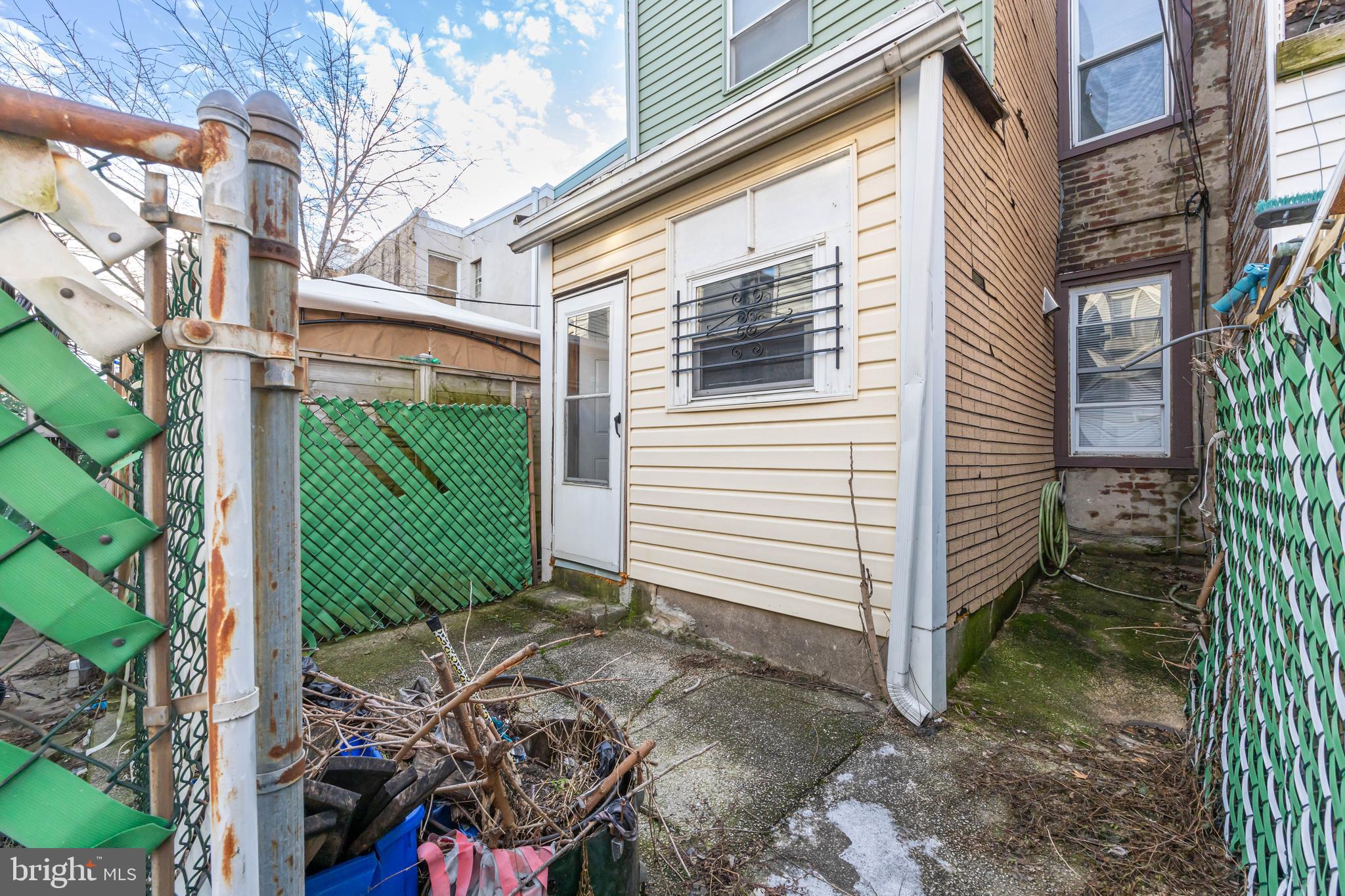 LOWER MOYAMENSING - Residential