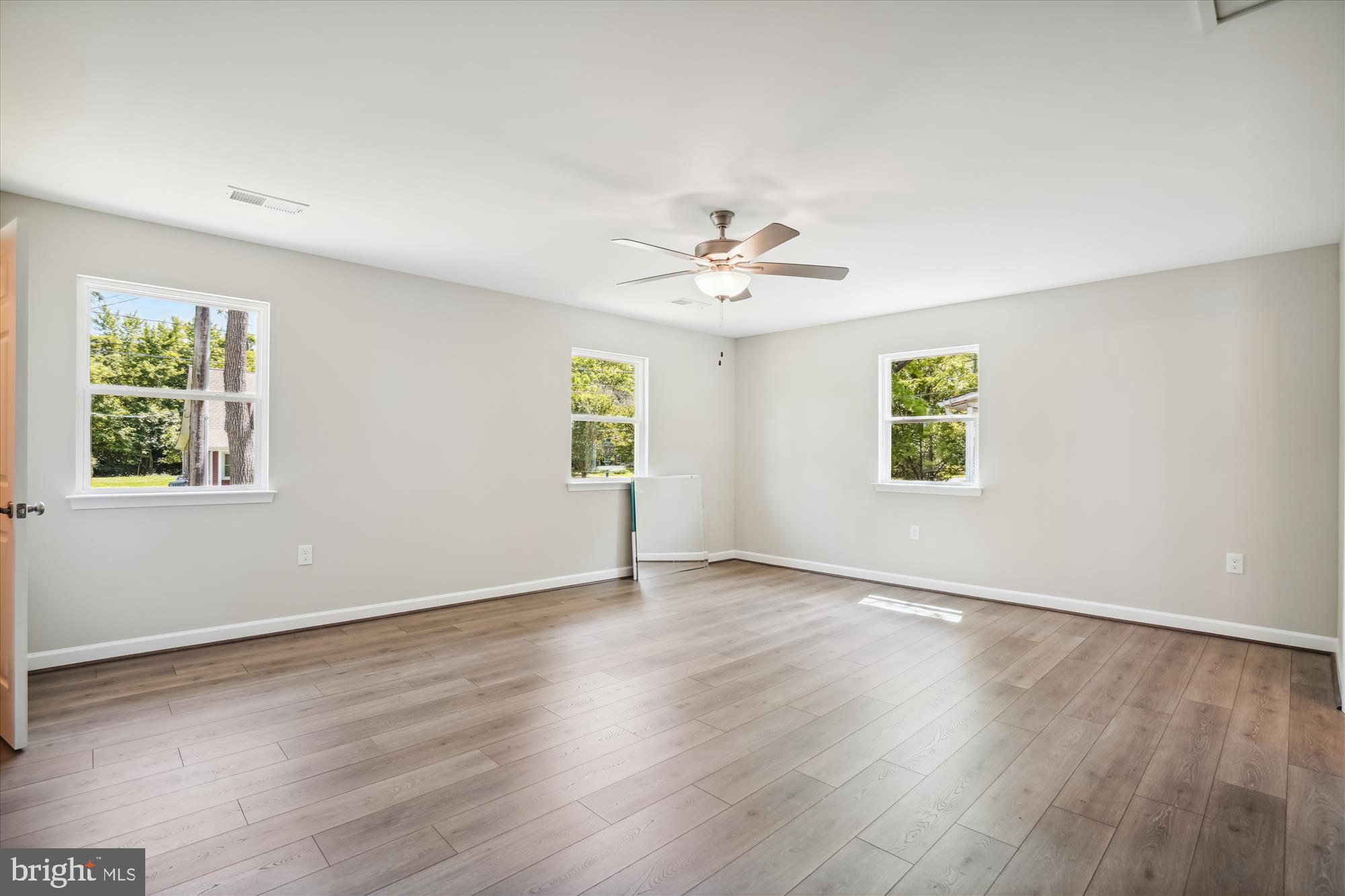 LOVE POINT - Residential Lease