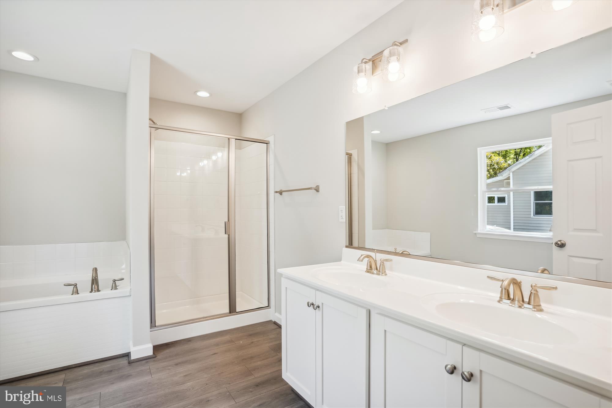 LOVE POINT - Residential Lease