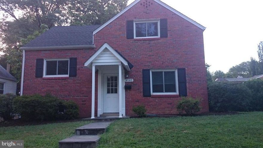 Charming 3BR/2BA split level capecod within walking distance of Westover shopping and dining. Updated BA and kitchens compliment open floor plan on main level. Walk-out basement with full size WA/DR offers lots of storage. Semi-private yard great for entertaining and kids!