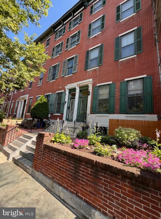 A spacious split-level apartment with 2 newly renovated bathrooms, FIREPLACE, stainless steel and granite kitchen, HW floor in the living room, and wall to wall carpet in the bedrooms. The apartment also has a Washer/Dryer, Central Air, and large, custom designed closets. Both bedrooms are at opposite ends of the apartment, each with a full private bath, making this a perfect share for two singles. Located just a short walk to center city, the park, the river and the museums. Surrounded by restaurants, coffee shops, nightlife, shopping, gyms, 1 block from "Giant" supermarket and other neighborhood services. Excellent access to public transportation and all downtown expressways.