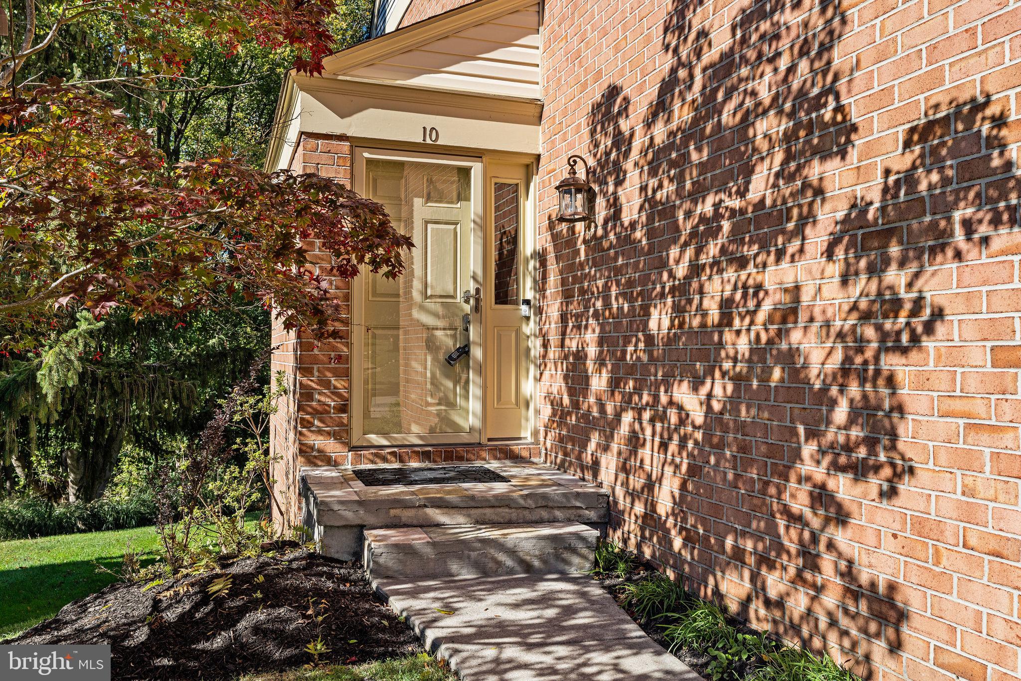 10 MERRION COURT
