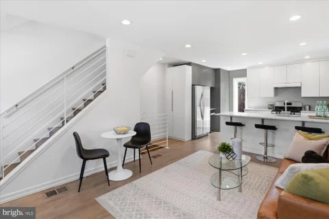MLS: DCDC2277584