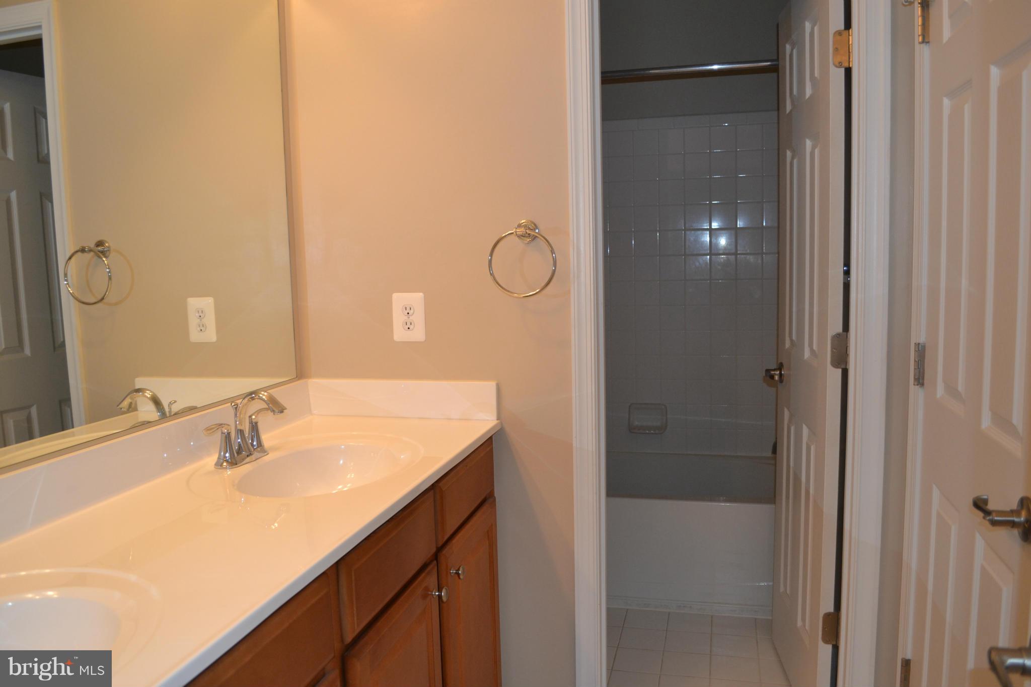 LAKELANDS AT EASTON - Residential