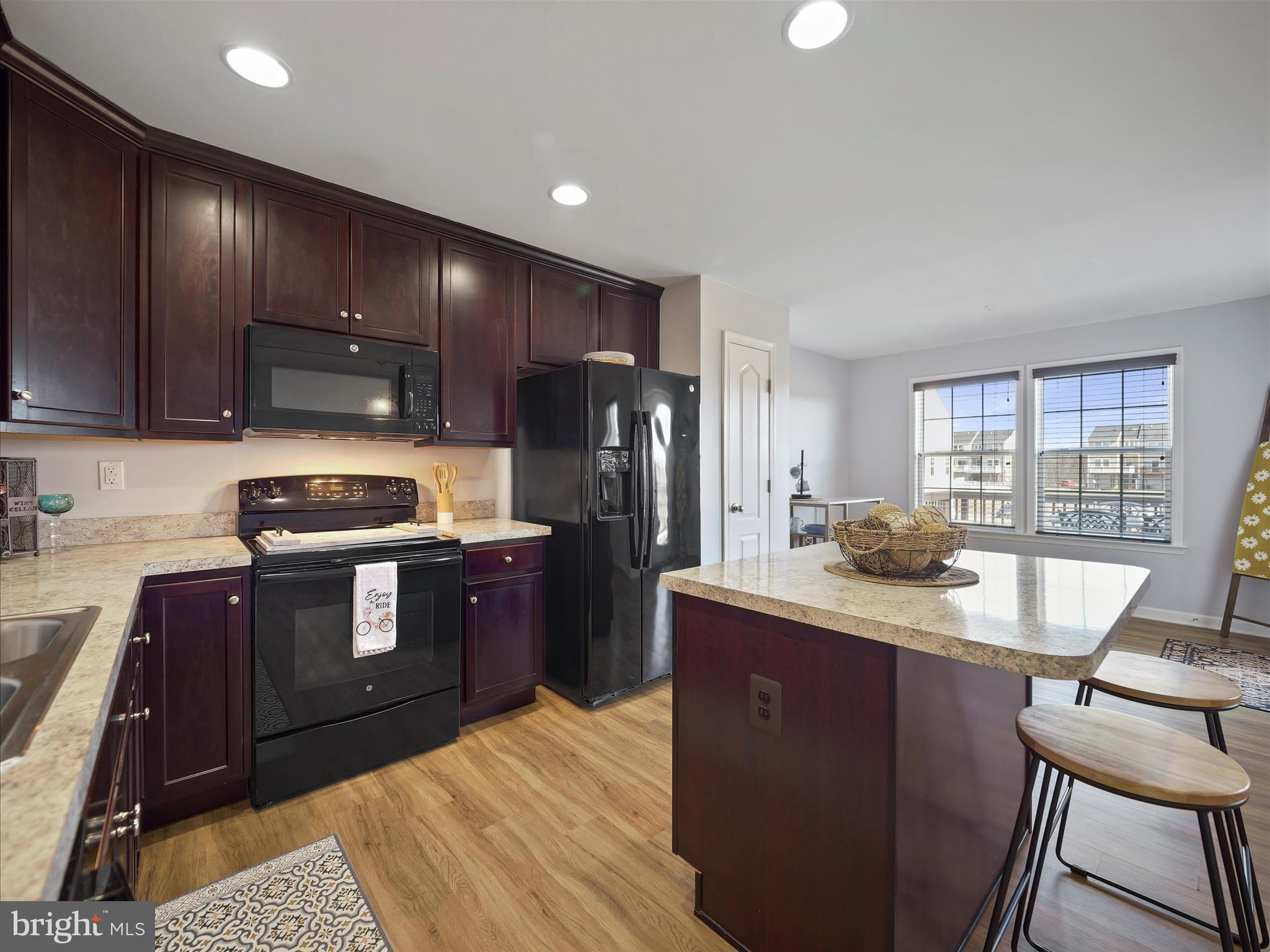 LAKELAND PLACE - Residential