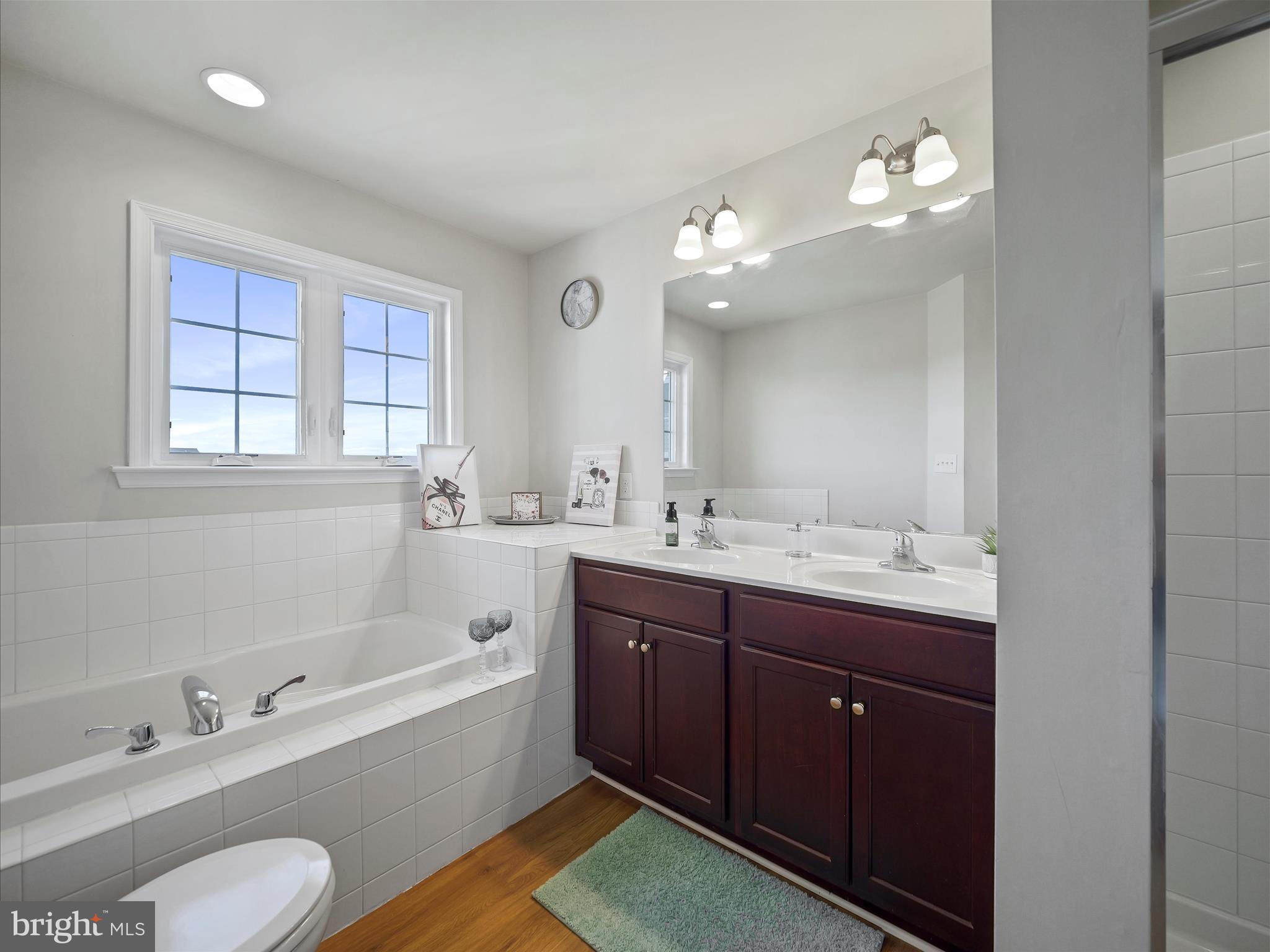 LAKELAND PLACE - Residential