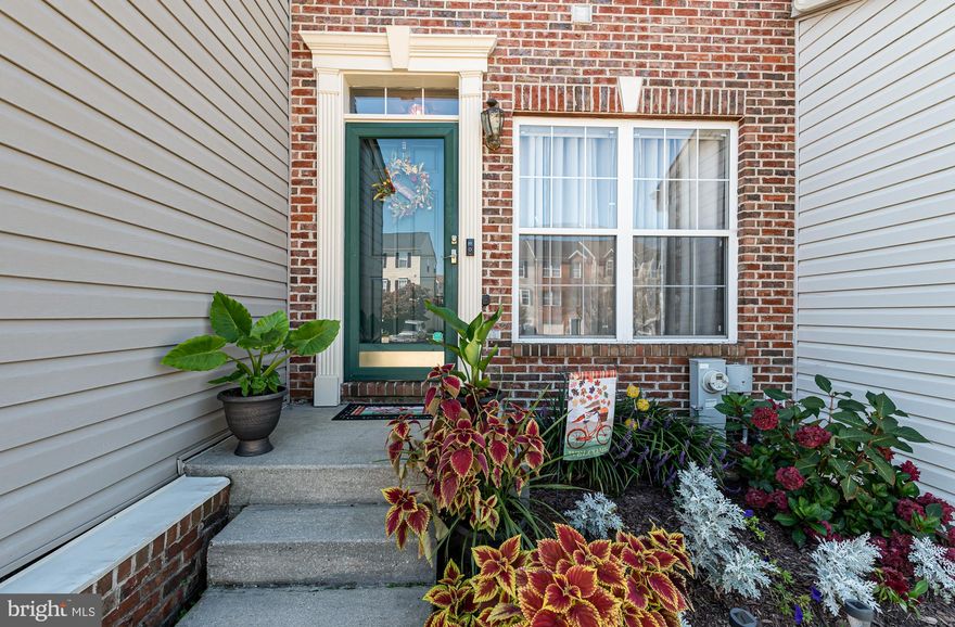 Beautiful brick front town house in Spenceola North that backs to MA & PA trail. Open first floor with new flooring. Large eat in kitchen with 42 in cabinets and 9 ft ceilings. Sliding doors lead to a nice deck and fenced yard. Upstairs has a main bedroom with bathroom featuring  a soaking tub and walk in shower. There are two additional bedrooms and a second full bathroom. The lower level has a large family room with a gas fireplace.