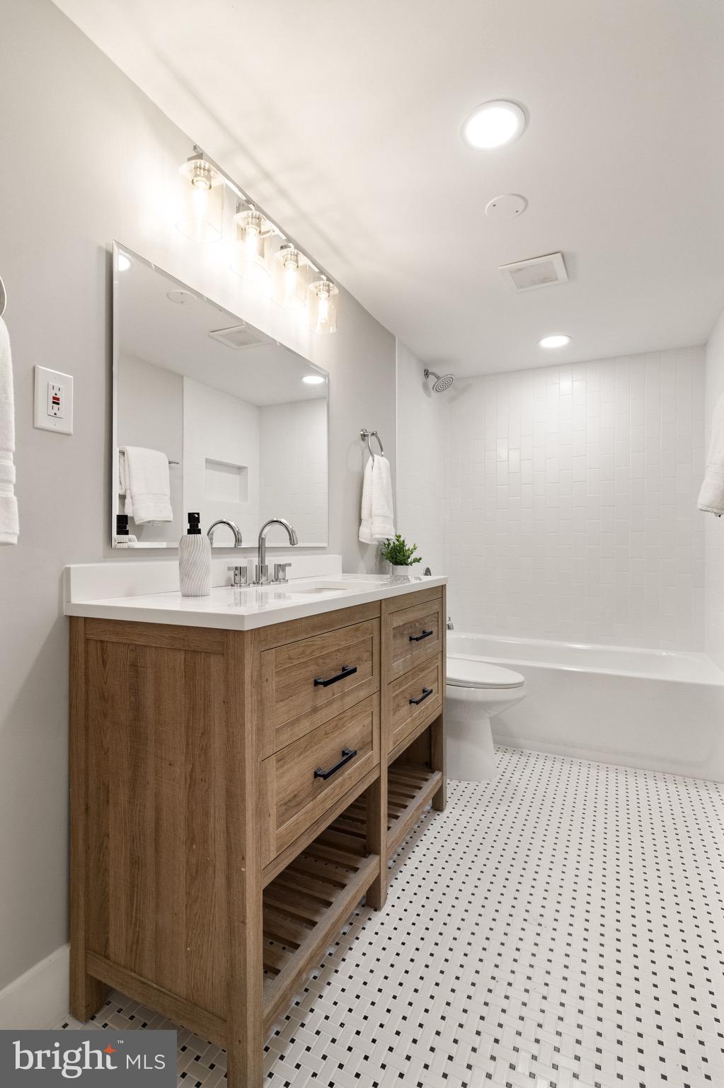 LONDON SQUARE - Residential