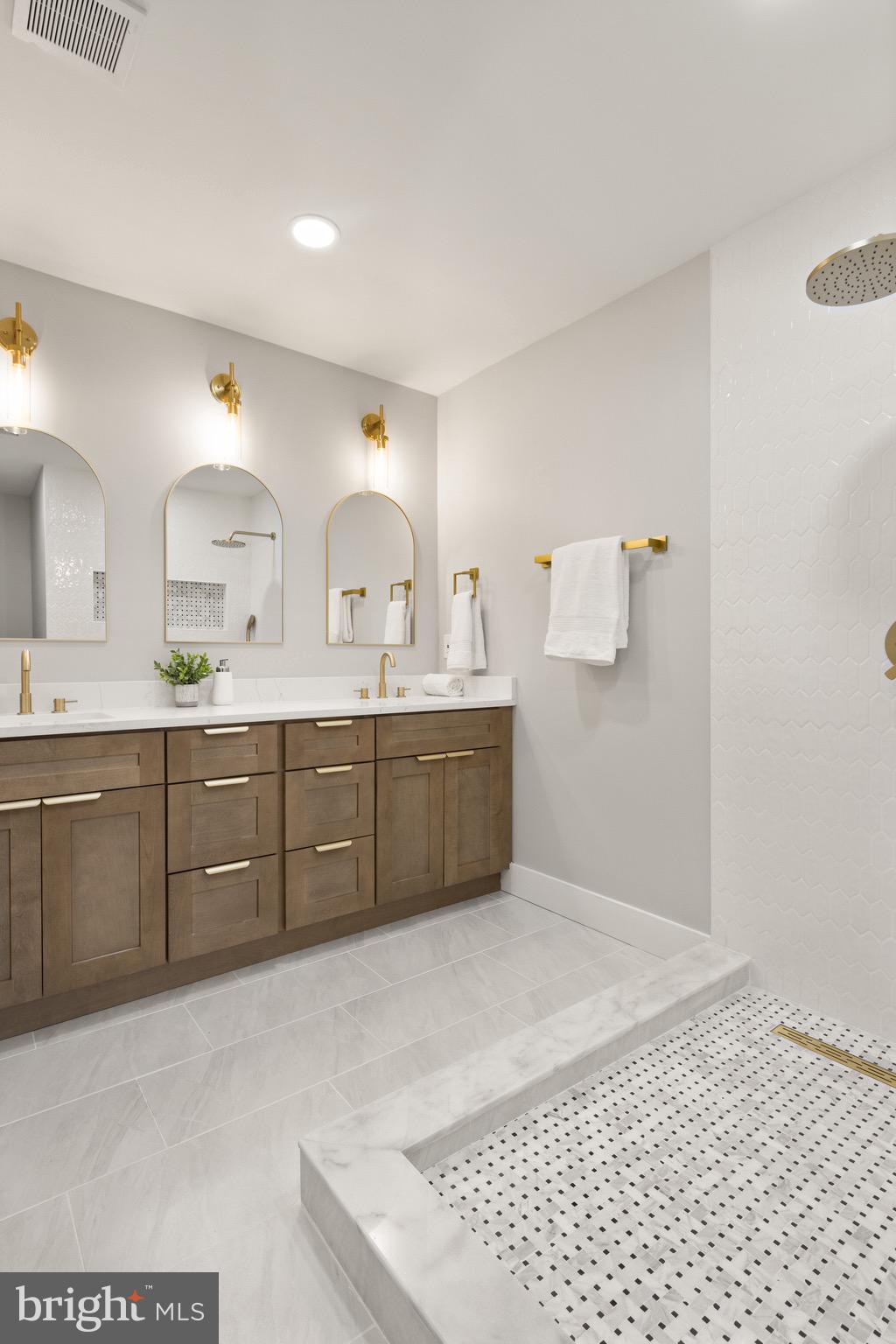 LONDON SQUARE - Residential