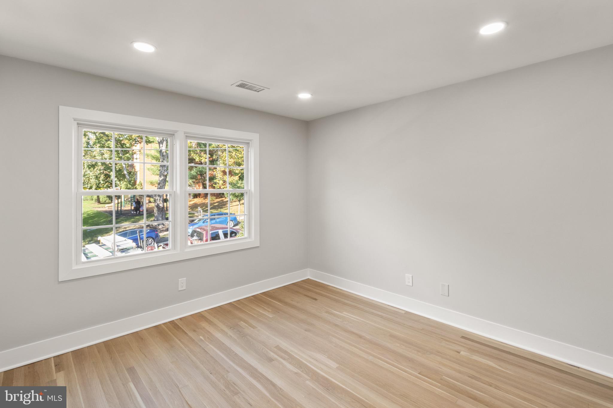 LONDON SQUARE - Residential