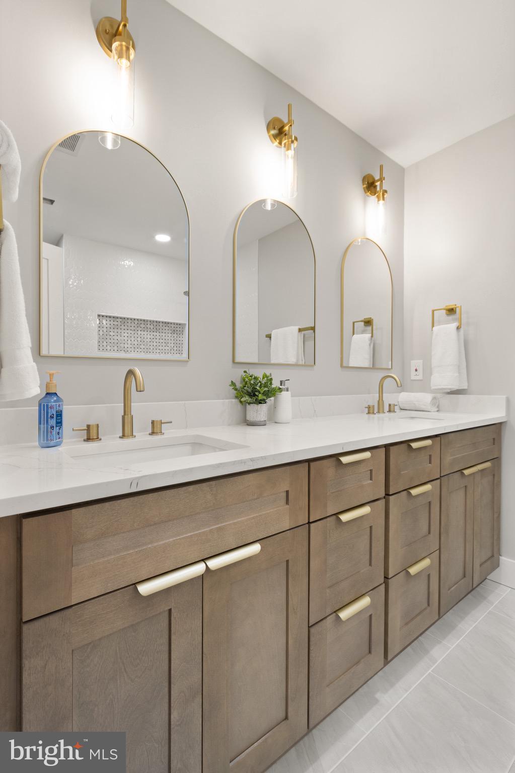 LONDON SQUARE - Residential