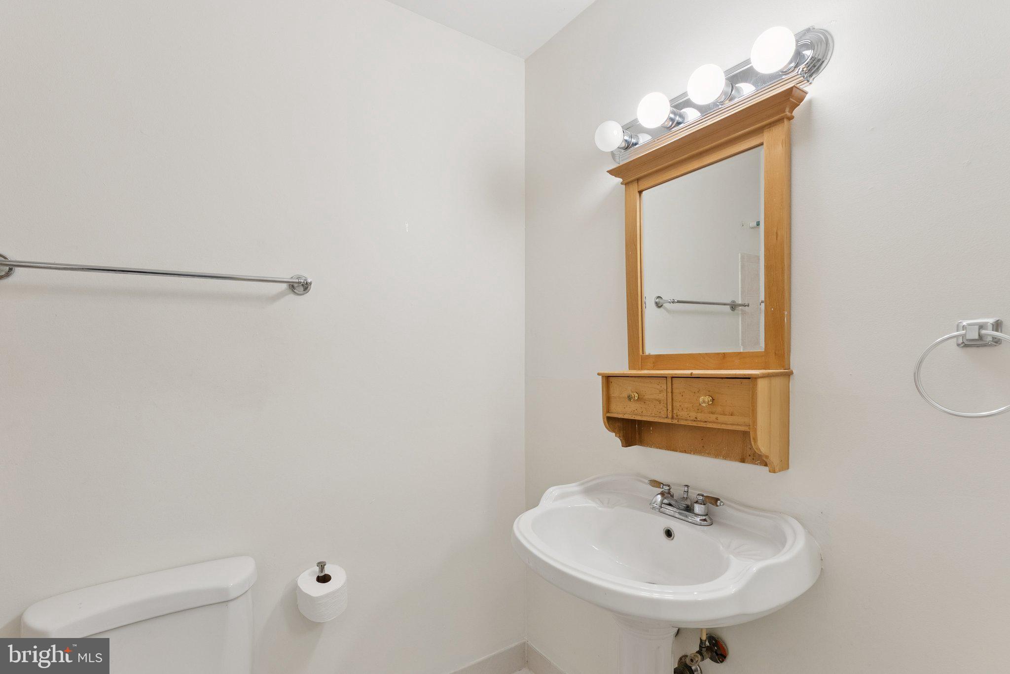 FOUR SEASONS - Residential